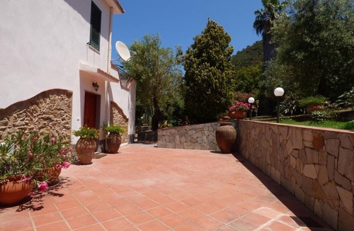 Patti House | Country villa with a view of the Aeolian Islands