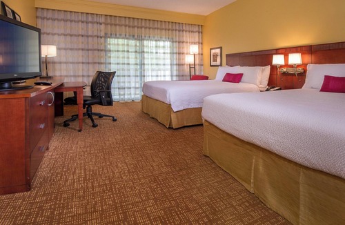 Richmond Hotel | Courtyard by Marriott Richmond West