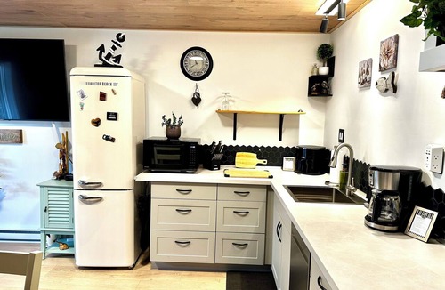 Campbell River House | Cozy 1-bedroom suite in charming Campbell River with private entrance & AC