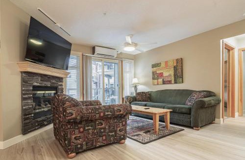 Canmore Apartment | Cozy 2BR-5BD Suite - Mountain Views - Htd Parking