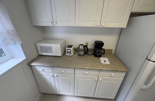 North Vancouver House | Cozy 2BR First Floor Suit with Free Private Parking - Perfect for Long Term Stay