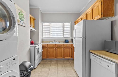 Waterford Valley Apartment | Cozy 2BR Loft Parking Wi-Fi