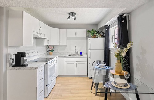 North Central Edmonton House | Cozy 4BR Delton home near DT hospitals sleeps 12 pet friendly fenced yard