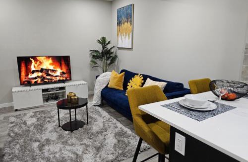 Southwest Calgary House | Cozy and Luxurious 2 bedroom Suite in SouthWest, AB