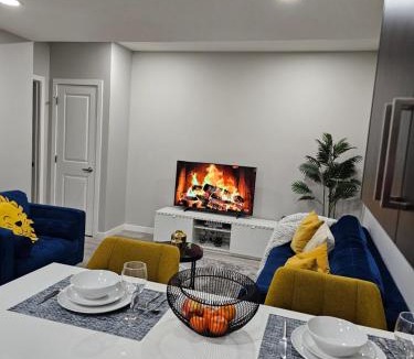 Southwest Calgary House | Cozy and Luxurious 2 bedroom Suite in SouthWest, AB