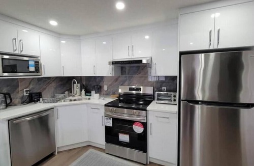 Panorama Hills House | Cozy and Modern Suite - Your Home Away from Home!