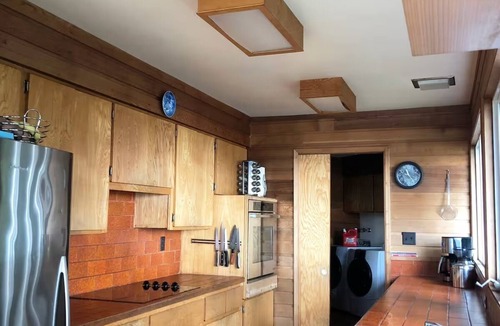 Juan de Fuca Electoral Area House | Cozy cabin at Sandcut beach, on trails and minutes from the surf at Jordan River