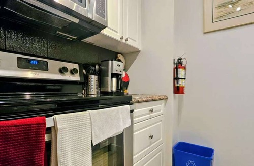 Dalhousie Condo | Cozy Calgary Getaway with Mountain Views & Pool Access