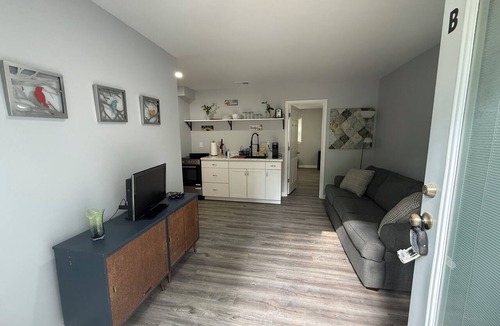 Burlington Apartment | Cozy & Chic Burlington Retreat: King Bed and Newly Renovated Comfort