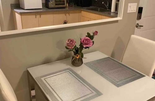 Fraserview House | Cozy, Comfortable and Clean Home. Close to Transit, Restaurants, Park and Pool!