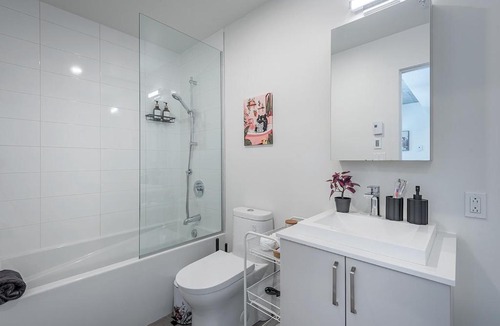 Shaughnessy Village Apartment | Cozy Corner - Modern 1BR in MTL