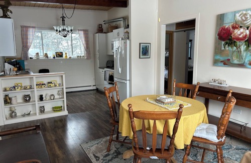 Three Hills House | Cozy cottage in Three Hills, Alberta. Pet Friendly!
