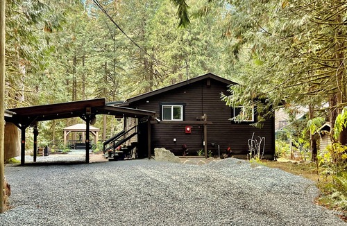 Laidlaw Cottage | Cozy Creekside Cottage