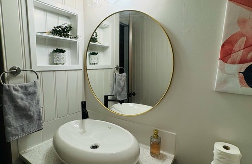 Country Hills House | Cozy Haven 1 Bedroom Only with 2 Double Beds with lots of amenities!