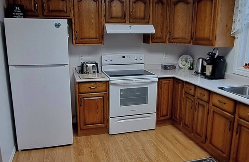 Lloydminster House | Cozy Home 5 BR/3 Bath , 6 beds ,Whole house with yard. NO Pets