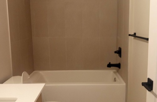 Radisson Heights - Albert Park Apartment | Cozy little Batchlor/Bachelorette suite one bedroom