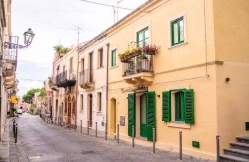 Milazzo Apartment | Cozy little house 5 minutes from the sea, suitable for all types of guests