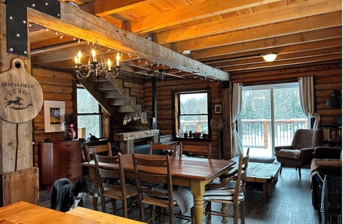 Coaticook Regional County Municipality House | Cozy log home on 4 FULLY-FENCED acres with pond—perfect peaceful getaway 🐾