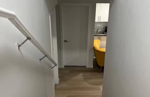 Winnipeg House | Cozy Modern Basement Suite in Devonshire Winnipeg