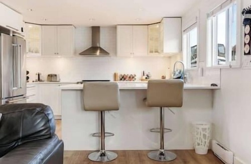 Lower Lonsdale Boat Rental | Cozy modern floating home next to Lonsdale Quay