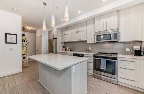 Southwest Calgary Apartment | Cozy Modern Mission 1 BR 5minDT Heated Prk SPA