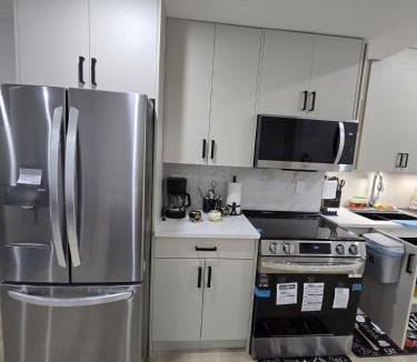 Southwest Calgary Apartment | Cozy Modern Spacious 2 Bedroom and full kitchen in Southwest Calgary