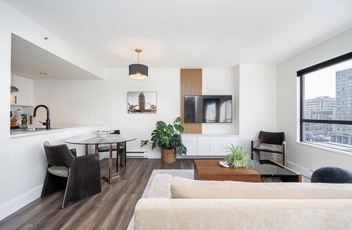 Downtown Vancouver Apartment | Cozy Modern Stay｜Best DT Spot| 7 Min to Seawall