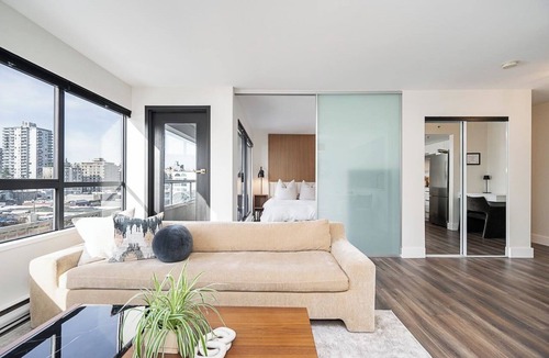 Downtown Vancouver Apartment | Cozy Modern Stay｜Best DT Spot| 7 Min to Seawall