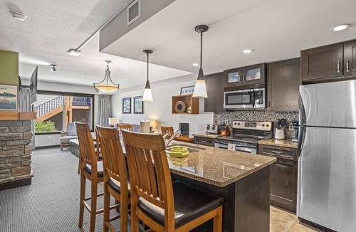 Dead Man's Flats Condo | Cozy Oasis: 2BR w/Hot Tub & Gym, 10 Mins to DT
