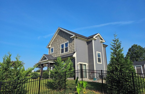 Davidson House | Cozy open concept home in beautiful Davidson near Lake Norman