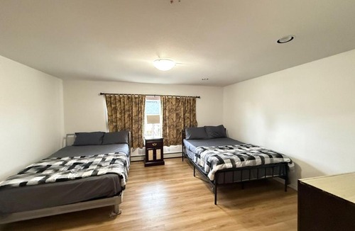 Fraserview House | Cozy Private Deluxe Quadruple Family Room