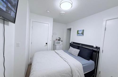 Panorama Hills Apartment | Cozy Private Room Near Calgary Airport with Parking