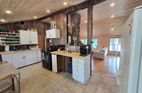 Stone Mills Cabin | Cozy Rustic Cabin in Tamworth Ontario