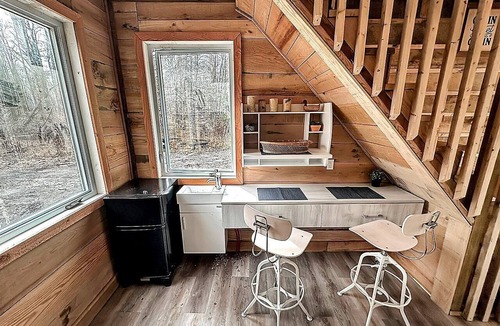 Langton Cabin | Cozy Secluded Tiny Cabin for a True Getaway in the Outdoors Surrounded by Nature in Simcoe, Ontario
