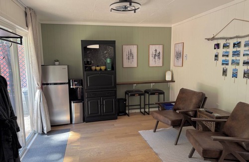 Hinton Cabin | Cozy single room bunk house style cabin with detached full washroom