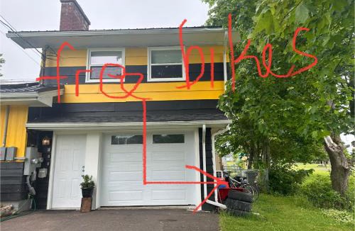 Charlottetown House | Cozy Small Room - Queen bed - Free Parking in Charlottetown