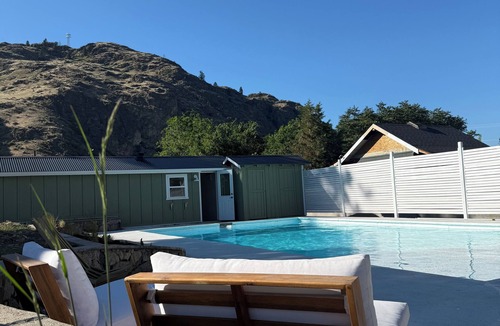 Oliver House | Cozy Stay in the Okanagan. Top wineries and golf courses just minutes away.