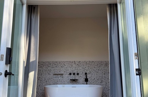 Oliver House | Cozy Stay in the Okanagan. Top wineries and golf courses just minutes away.