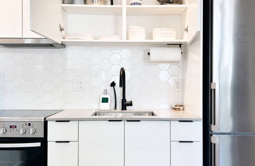 Lower Lonsdale Apartment | Cozy studio suite in North Vancouver