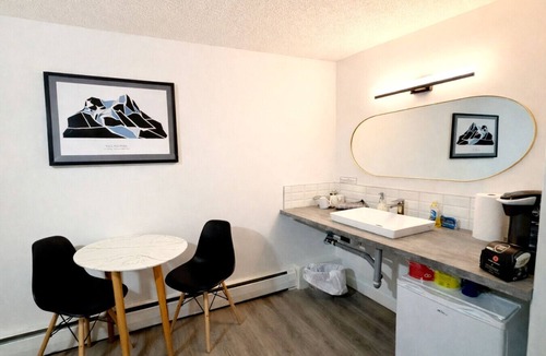 Harvie Heights Condo | Cozy Studio w/MTN Views | Sleeps 4! | Near Banff
