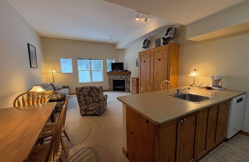 Silver Star Mountain Condo | Cozy top floor fully-equipped Creekside studio condo w/views, near trails