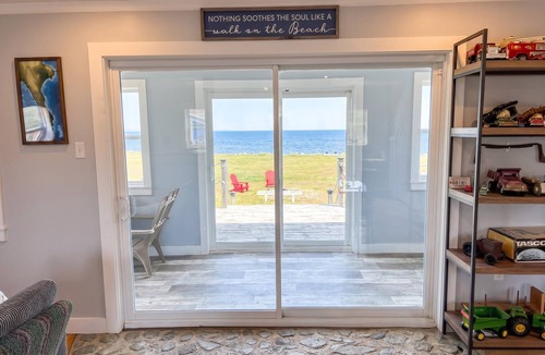 Ingomar Cottage | Cozy, tranquil waterfront retreat with a stunning oceanfront view in the pines.
