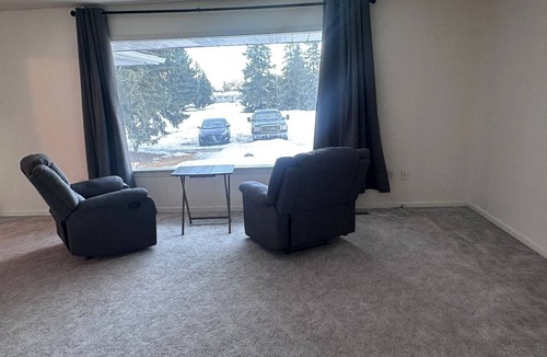 Jasper Place House | Cozy West Edmonton Home Near Jasper park & Shops