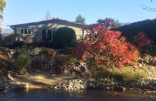 Rutland House | Creekside Boutique Suite in town