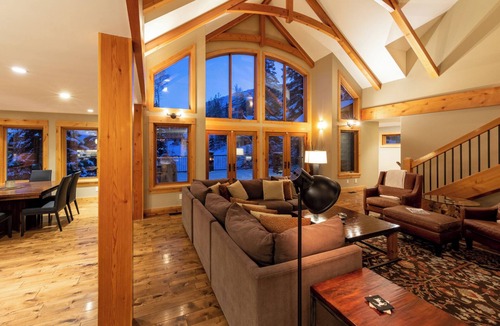 Golden Ski Chalet | Creekside Chalet: 7-bedroom luxury mountain home