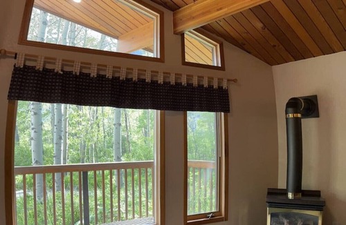 Crowsnest Pass Cabin | Crowsnest River Chalet - Eagle