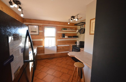 Hillcrest Mines Cabin | Crowsnest Riverside Cabin- 42 km from Castle Mountain Ski Resort