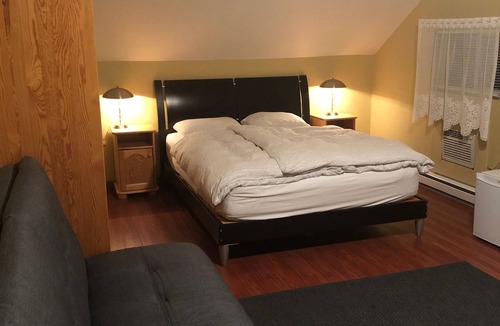 Cawston Bed & Breakfast | Crowsnest Vineyards Guesthouse