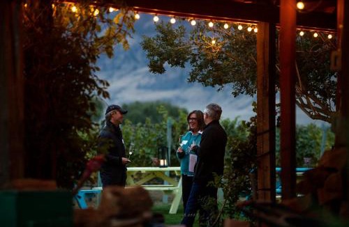 Cawston Bed & Breakfast | Crowsnest Vineyards Guesthouse