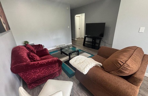 Highland Park Apartment | Cute Highland Park Upper B Unit